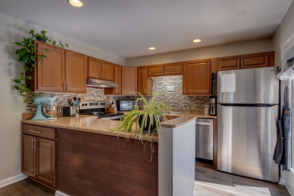 103 Cedarwood Ln