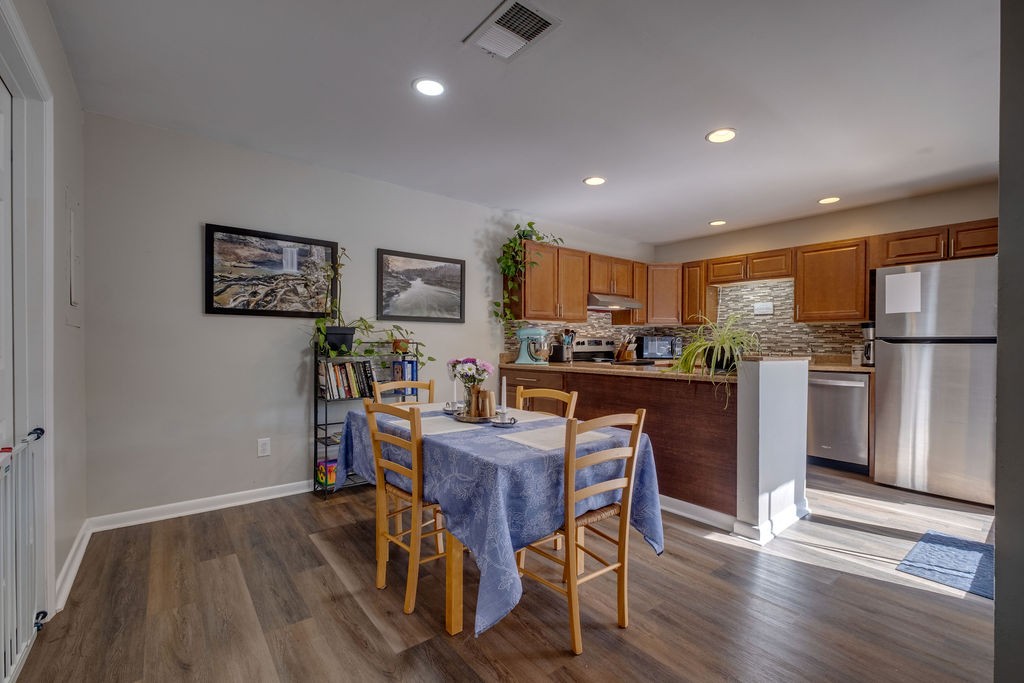 103 Cedarwood Ln