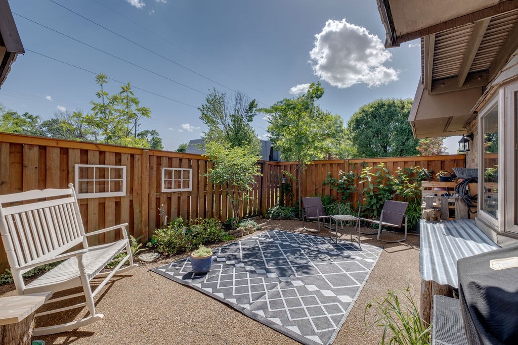 103 Cedarwood Ln