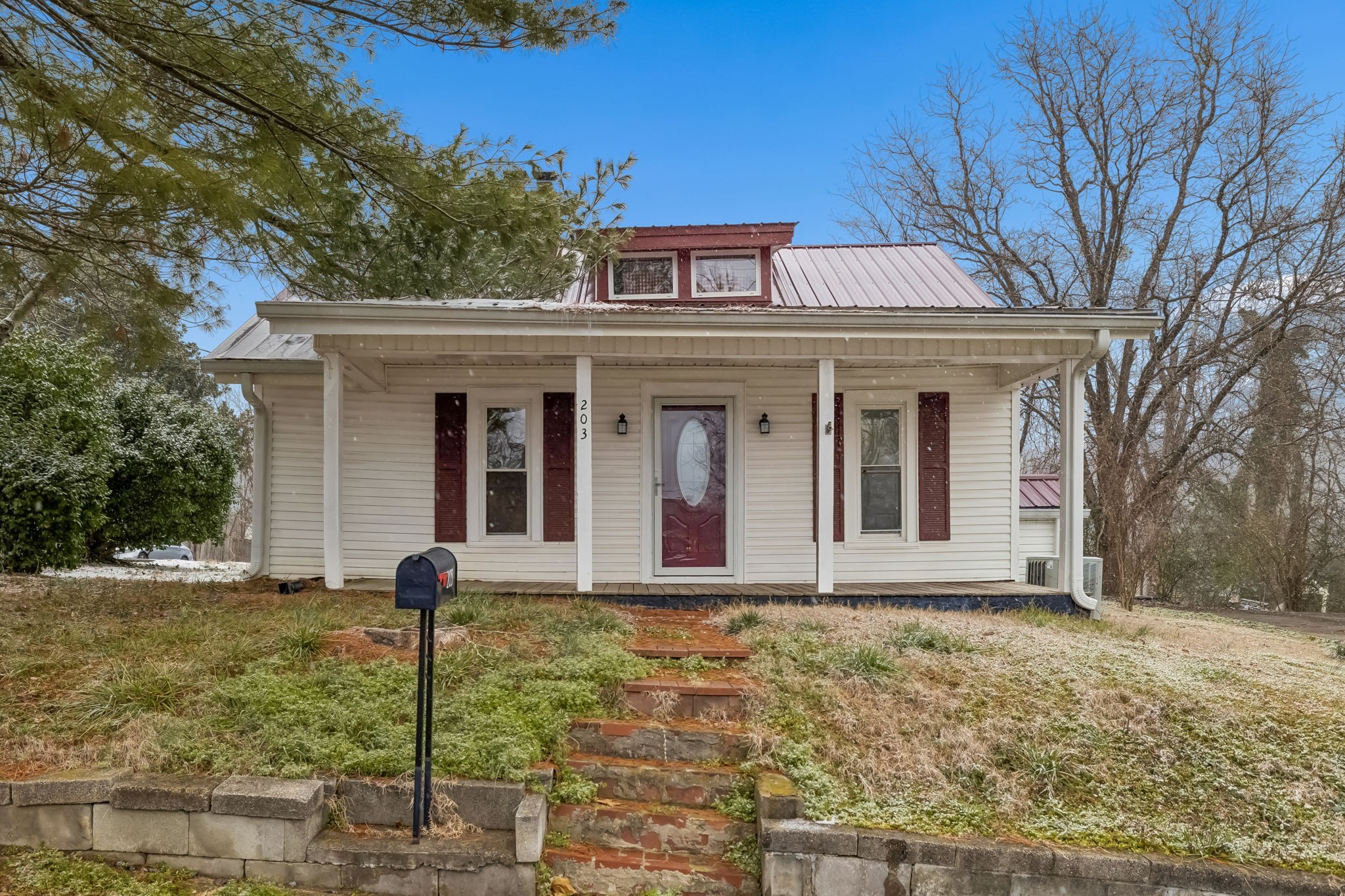 203 Hull Ave