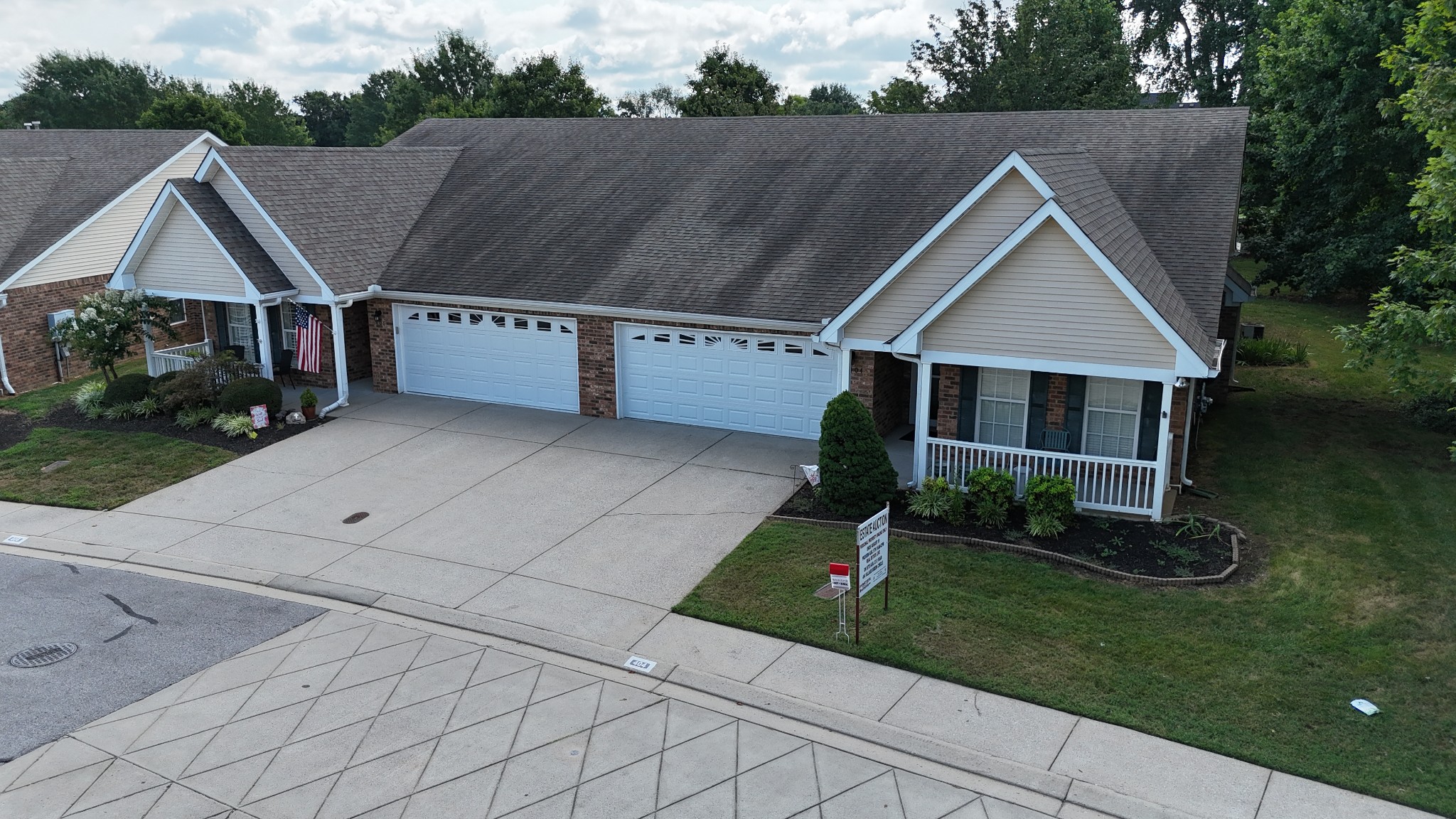 404 Village Green Cir