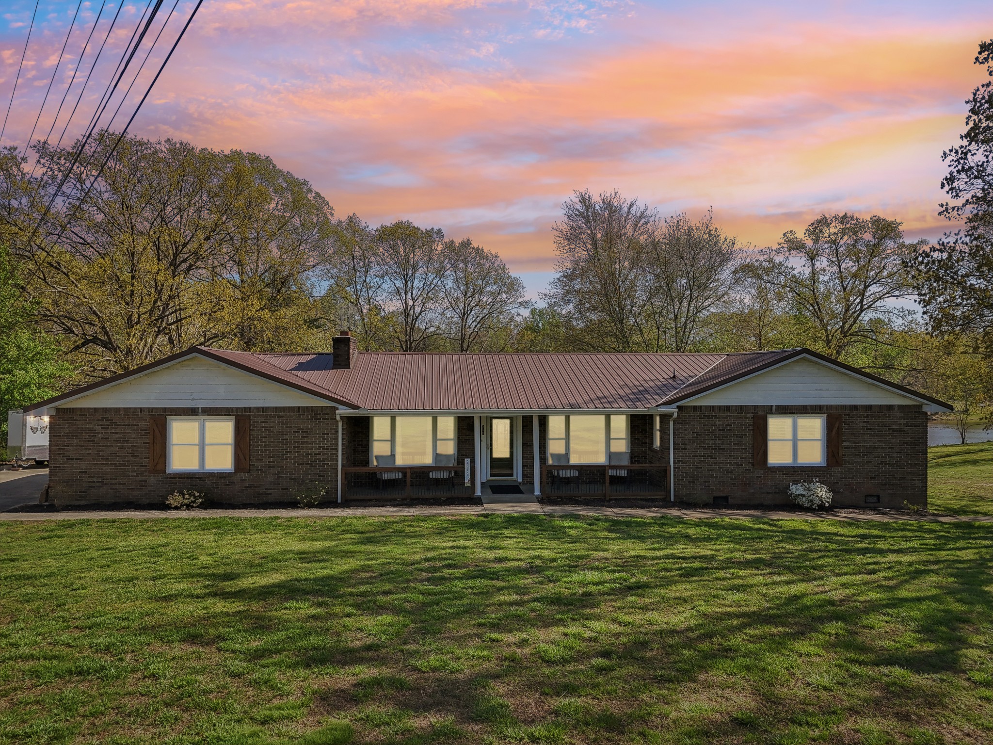 550 Lakeview Cir