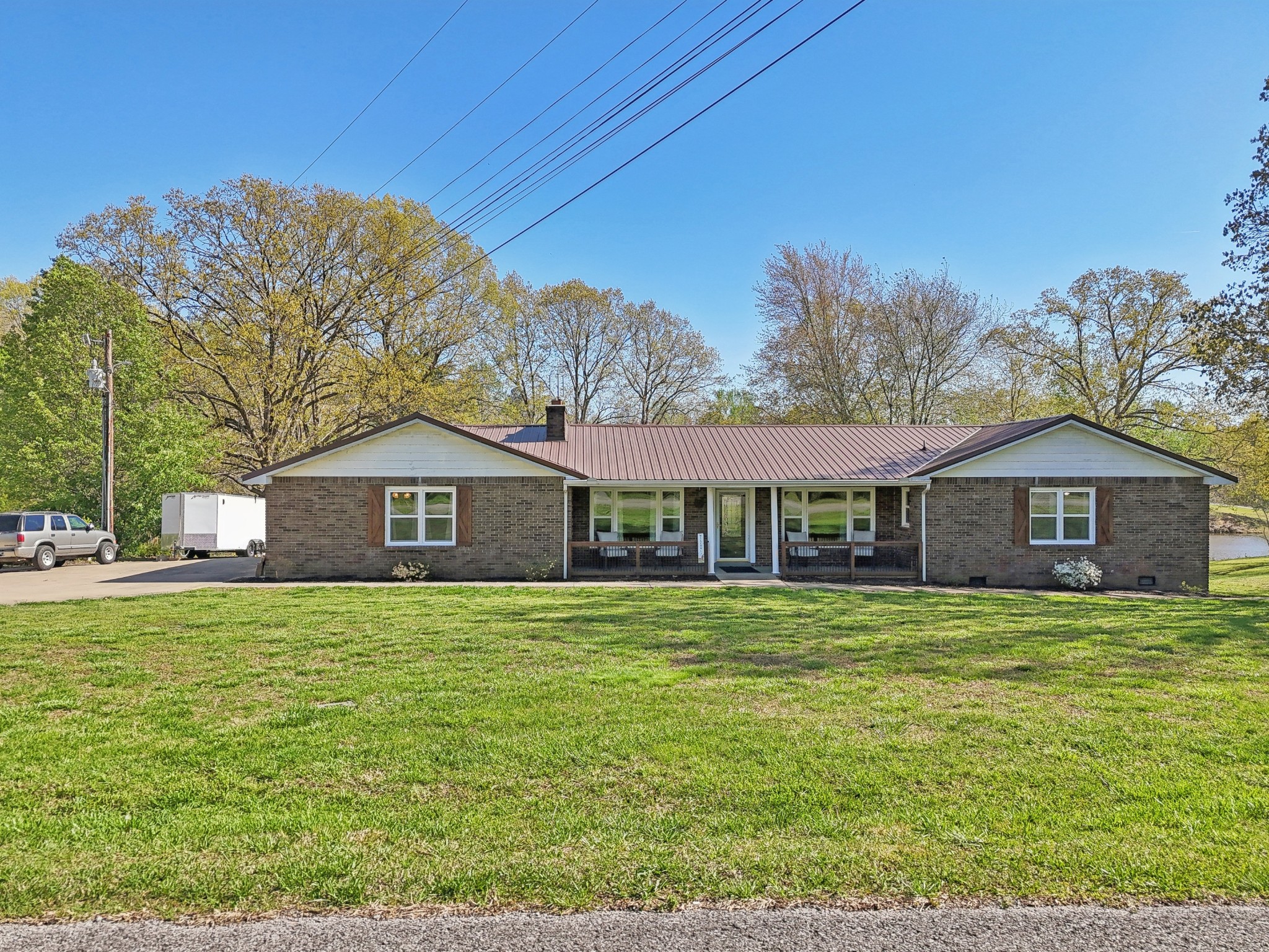 550 Lakeview Cir