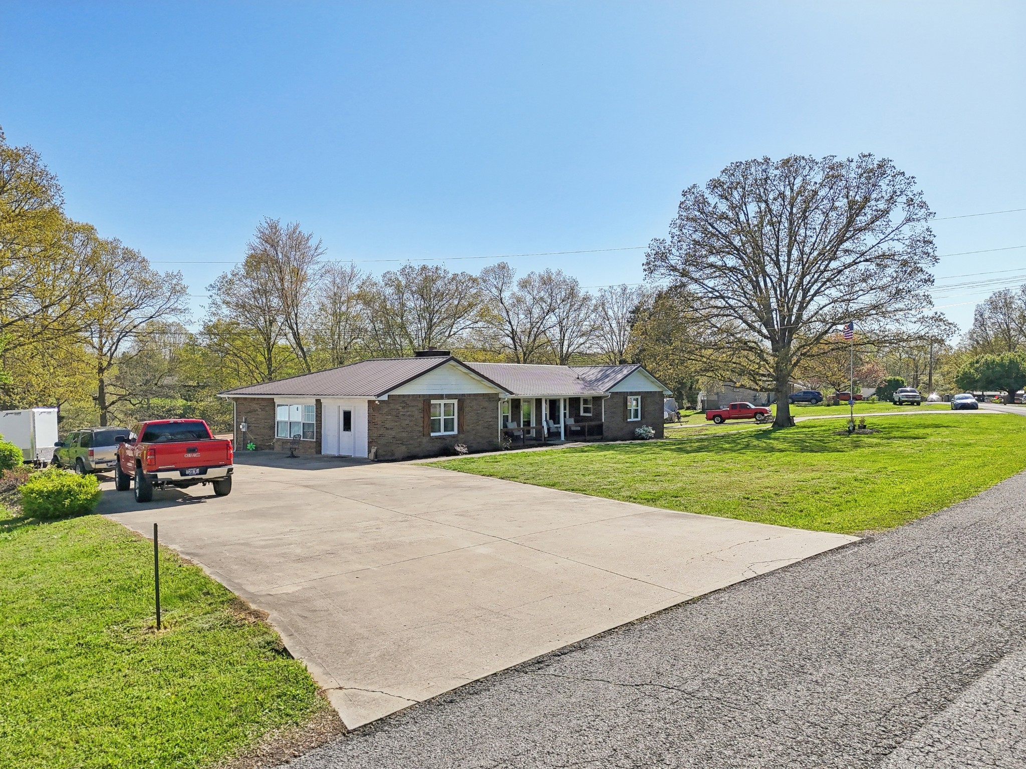 550 Lakeview Cir