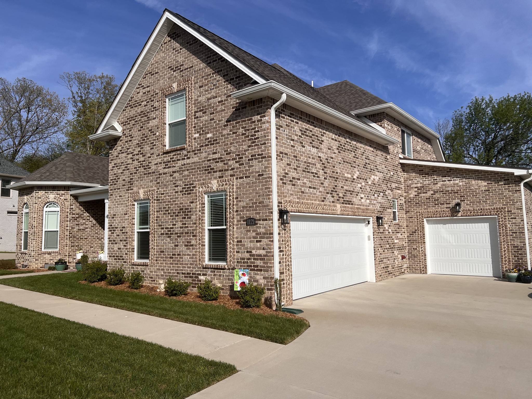 1121 Archibald Dr