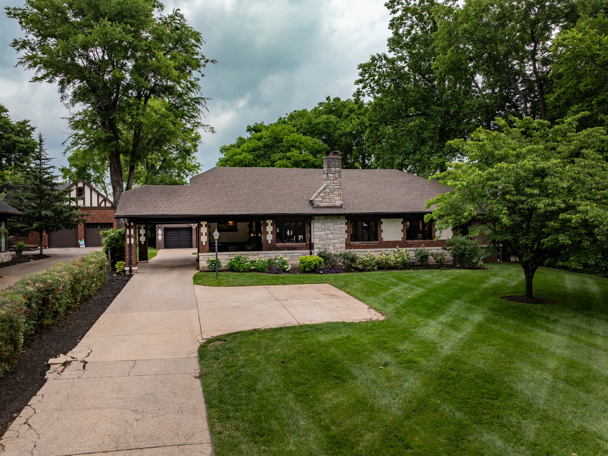 1702 Stokes Ln