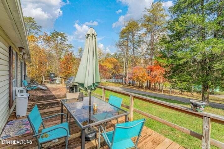 672 Raccoon Valley Rd