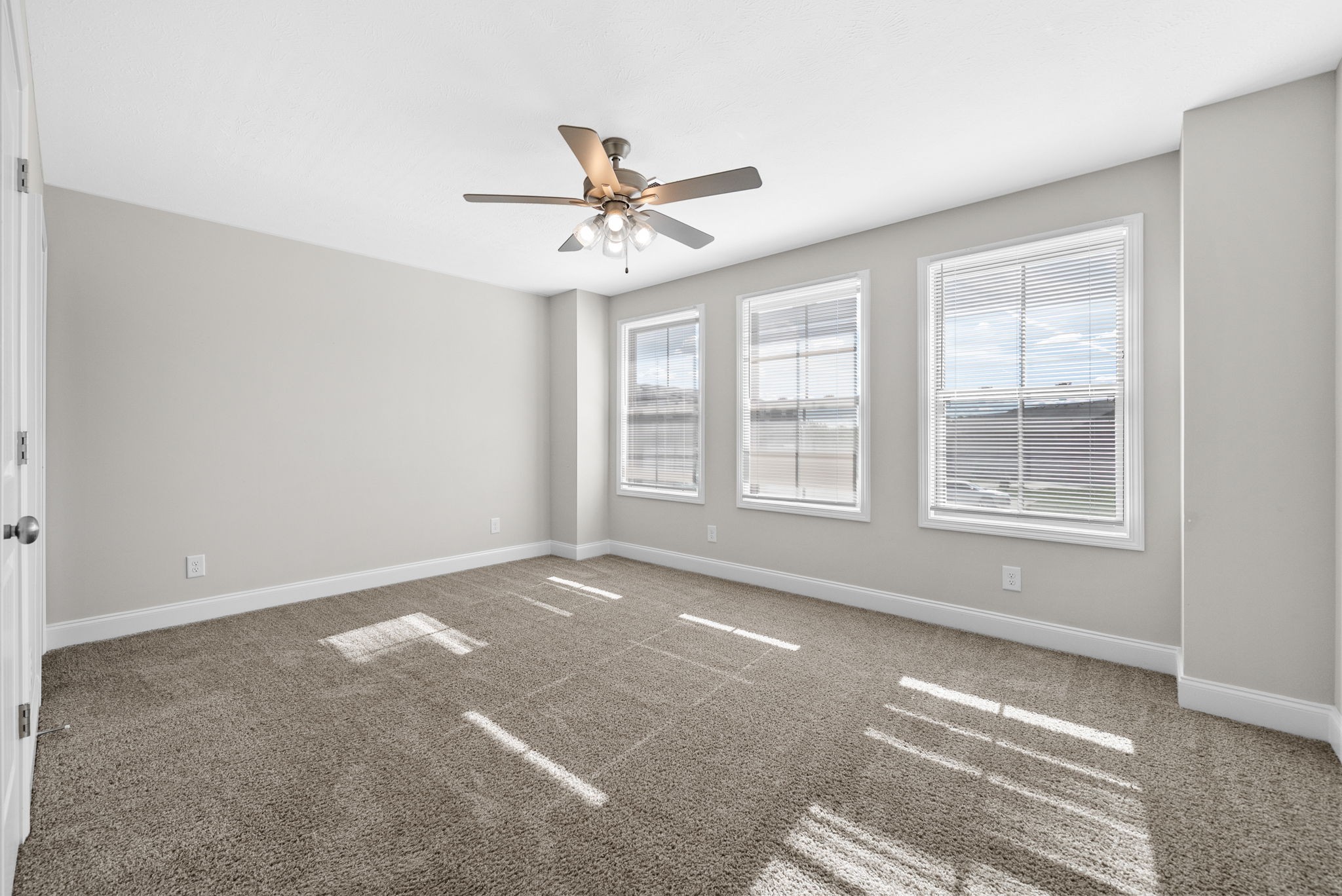 Clarksville, Tennessee 37042, United States, 3 Bedrooms Bedrooms, ,3 BathroomsBathrooms,Residential,Active,225004