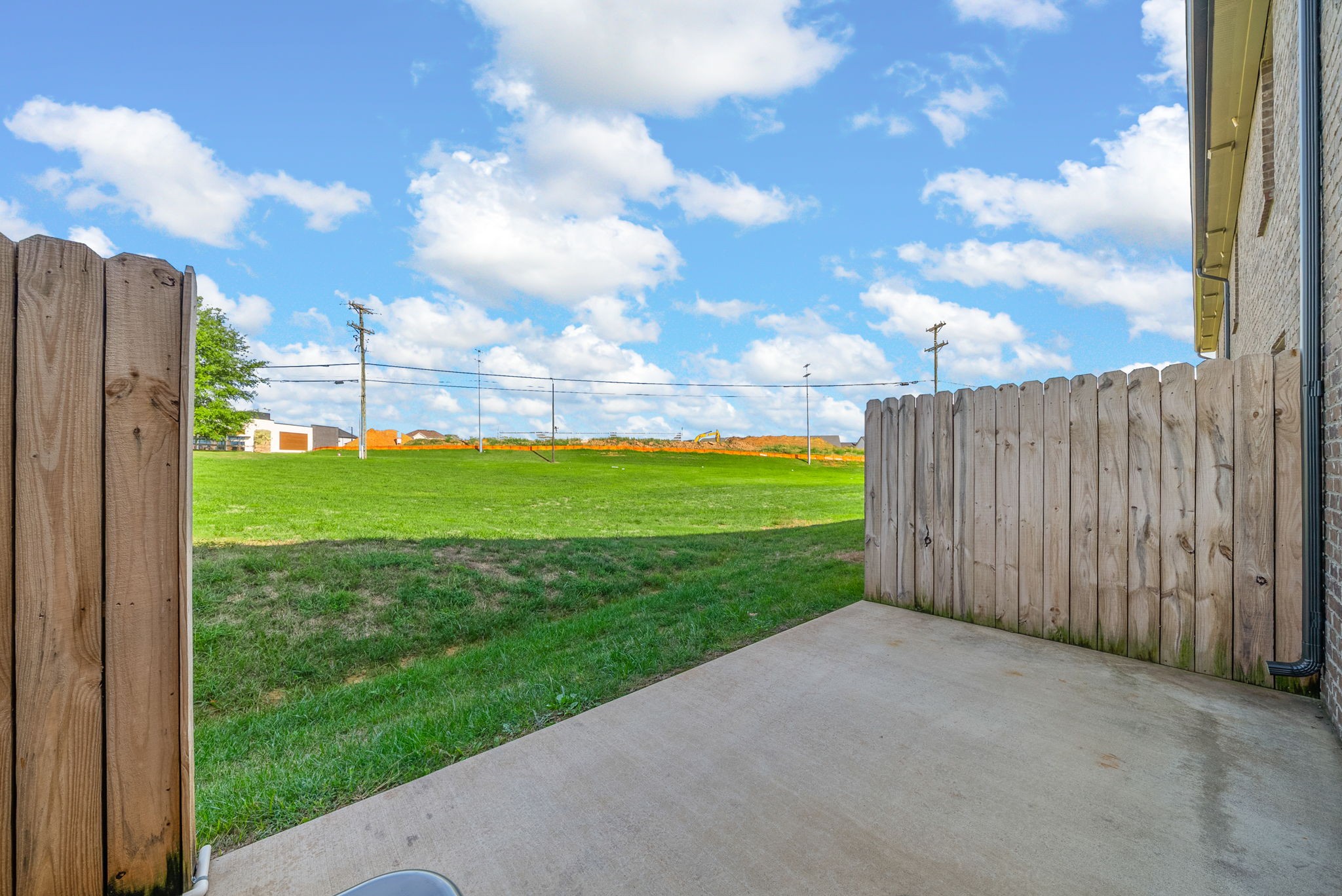 Clarksville, Tennessee 37042, United States, 3 Bedrooms Bedrooms, ,3 BathroomsBathrooms,Residential,Active,225004