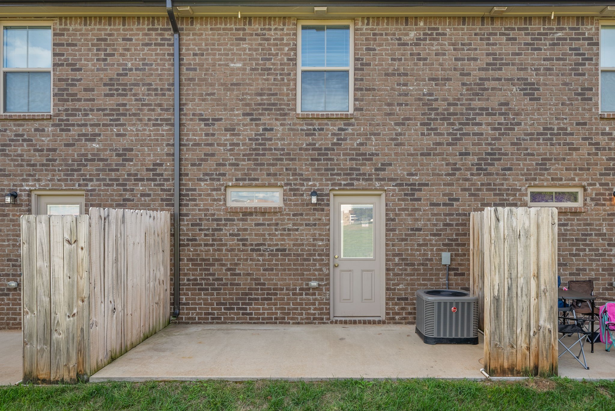 Clarksville, Tennessee 37042, United States, 3 Bedrooms Bedrooms, ,3 BathroomsBathrooms,Residential,Active,225004