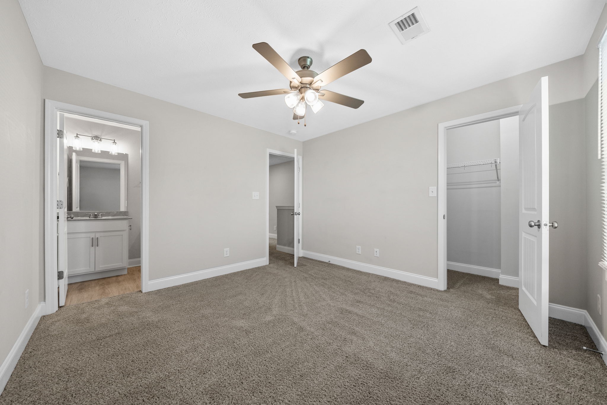 Clarksville, Tennessee 37042, United States, 3 Bedrooms Bedrooms, ,3 BathroomsBathrooms,Residential,Active,225004