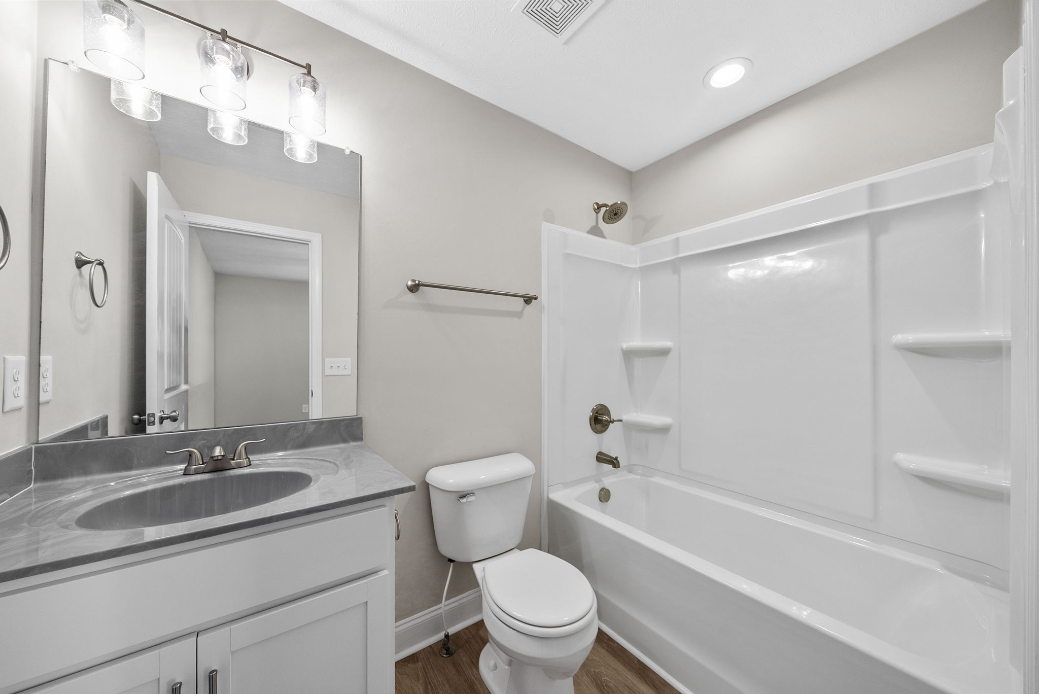 Clarksville, Tennessee 37042, United States, 3 Bedrooms Bedrooms, ,3 BathroomsBathrooms,Residential,Active,225004