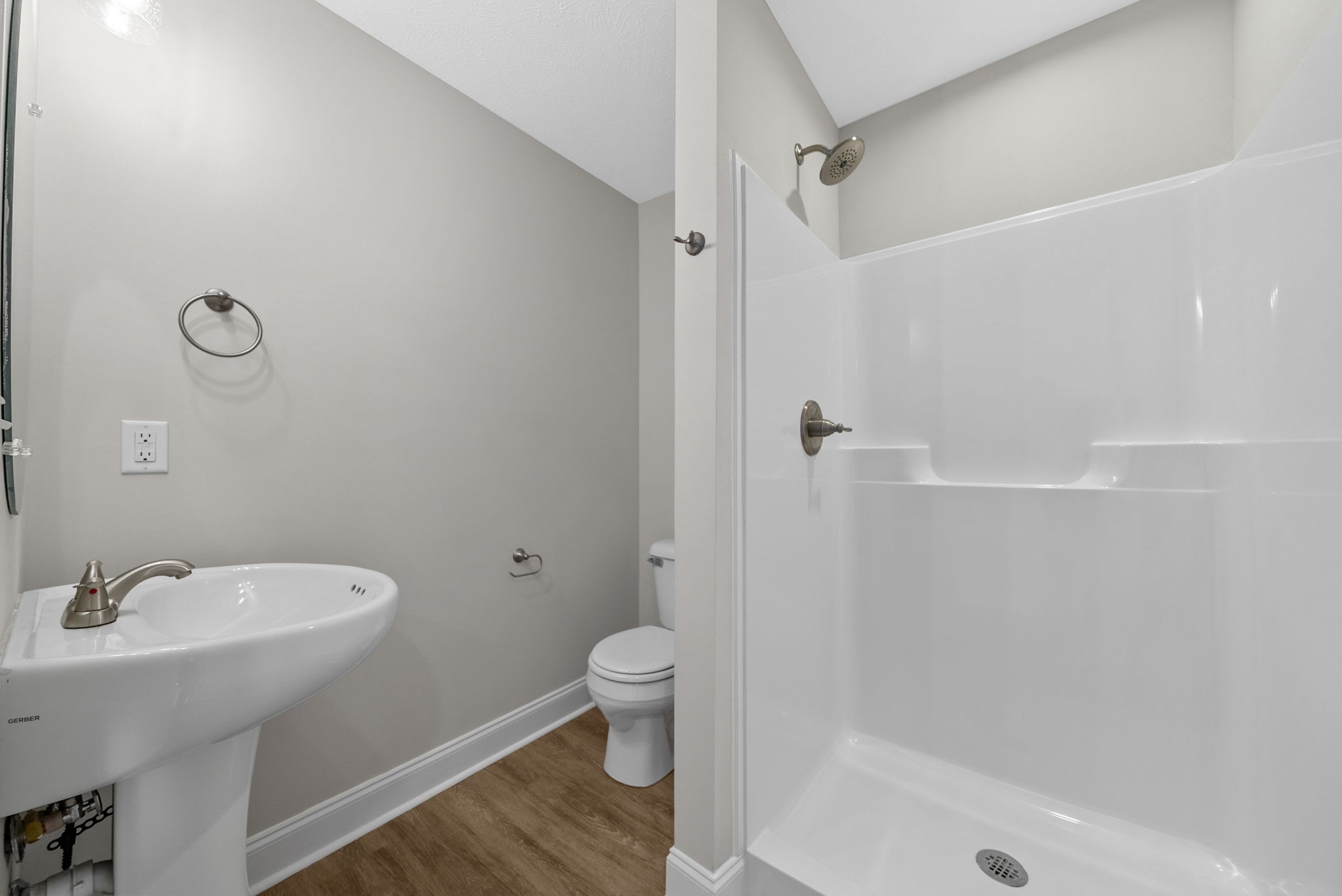 Clarksville, Tennessee 37042, United States, 3 Bedrooms Bedrooms, ,3 BathroomsBathrooms,Residential,Active,225004