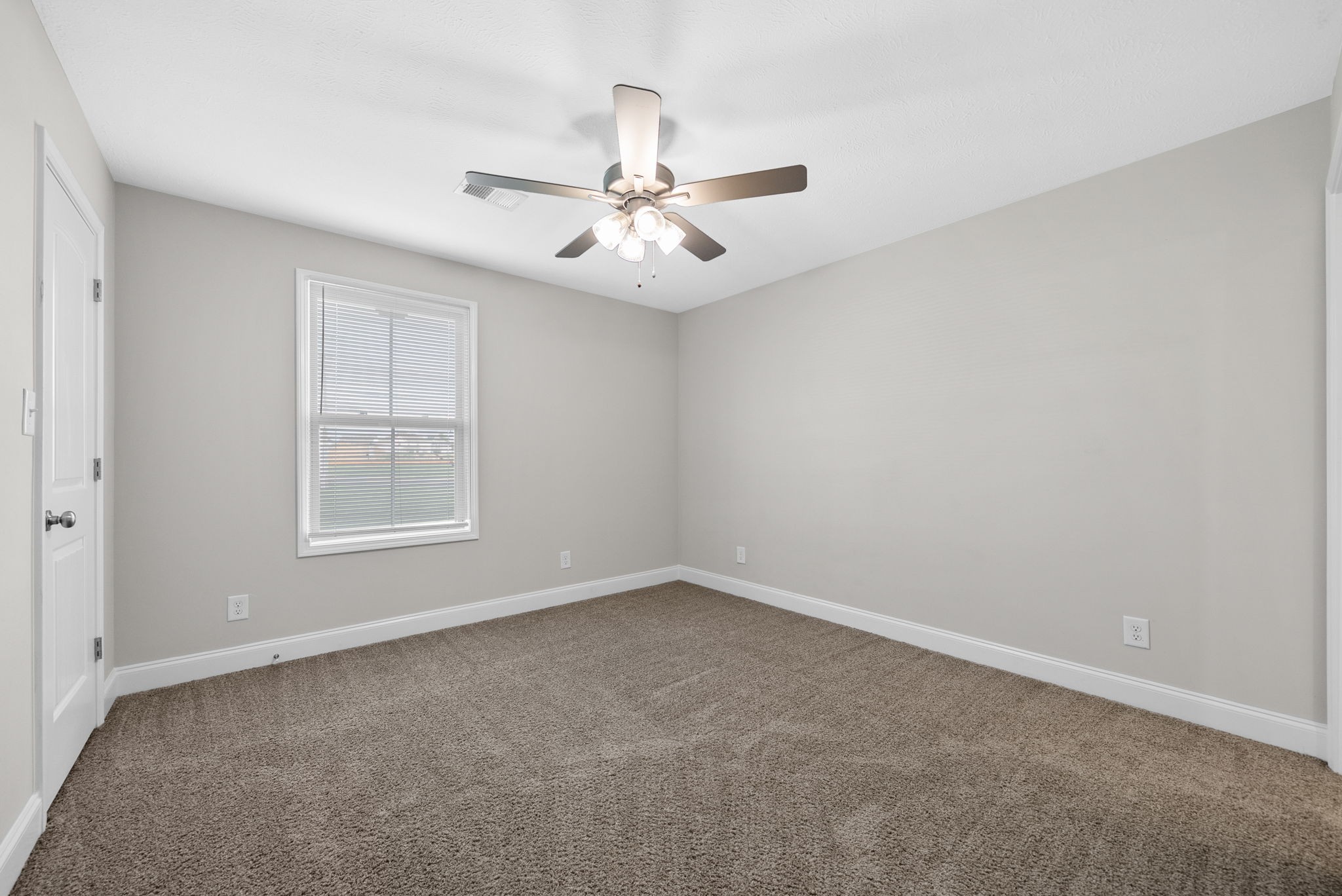 Clarksville, Tennessee 37042, United States, 3 Bedrooms Bedrooms, ,3 BathroomsBathrooms,Residential,Active,225004