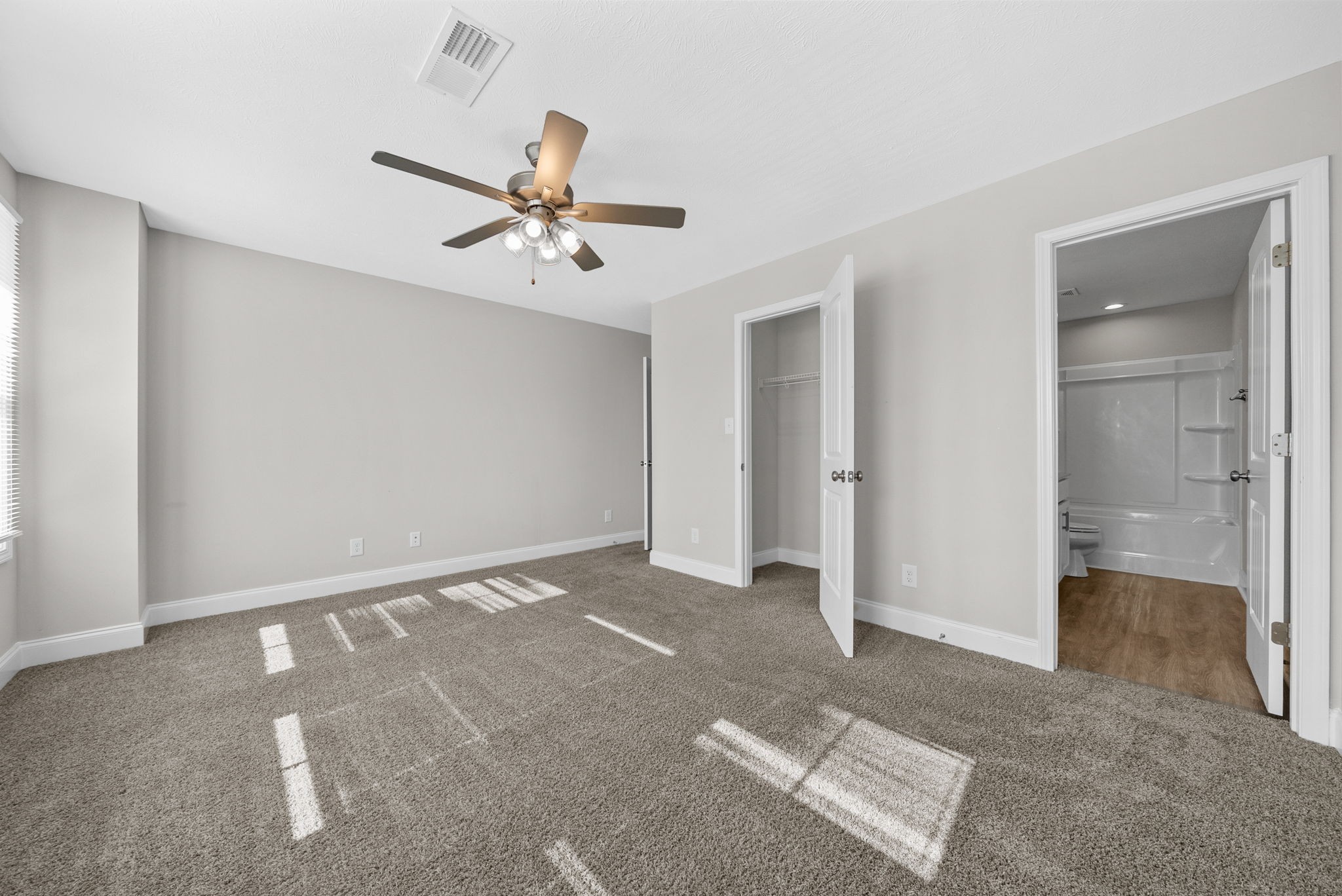 Clarksville, Tennessee 37042, United States, 3 Bedrooms Bedrooms, ,3 BathroomsBathrooms,Residential,Active,225004