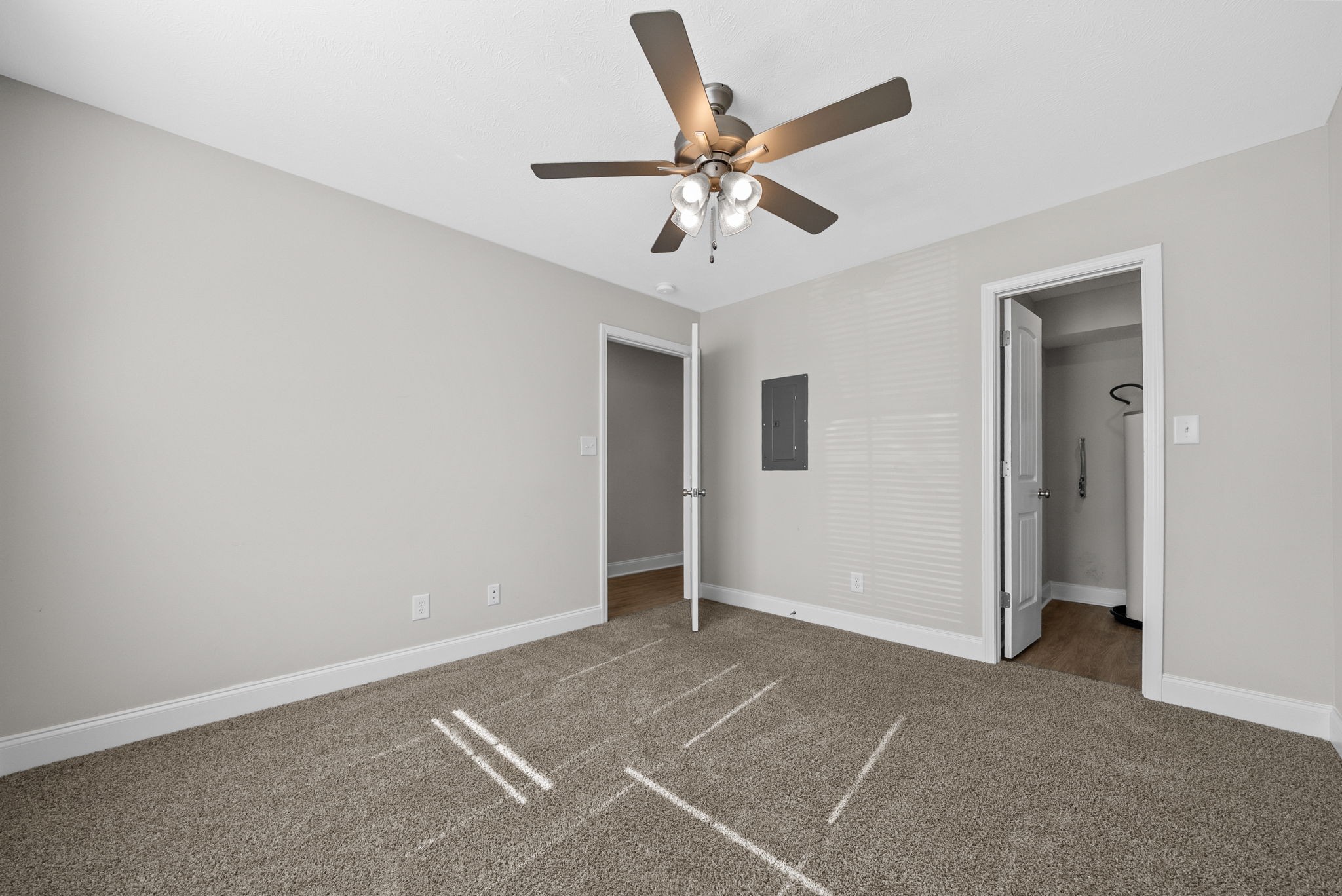 Clarksville, Tennessee 37042, United States, 3 Bedrooms Bedrooms, ,3 BathroomsBathrooms,Residential,Active,225004