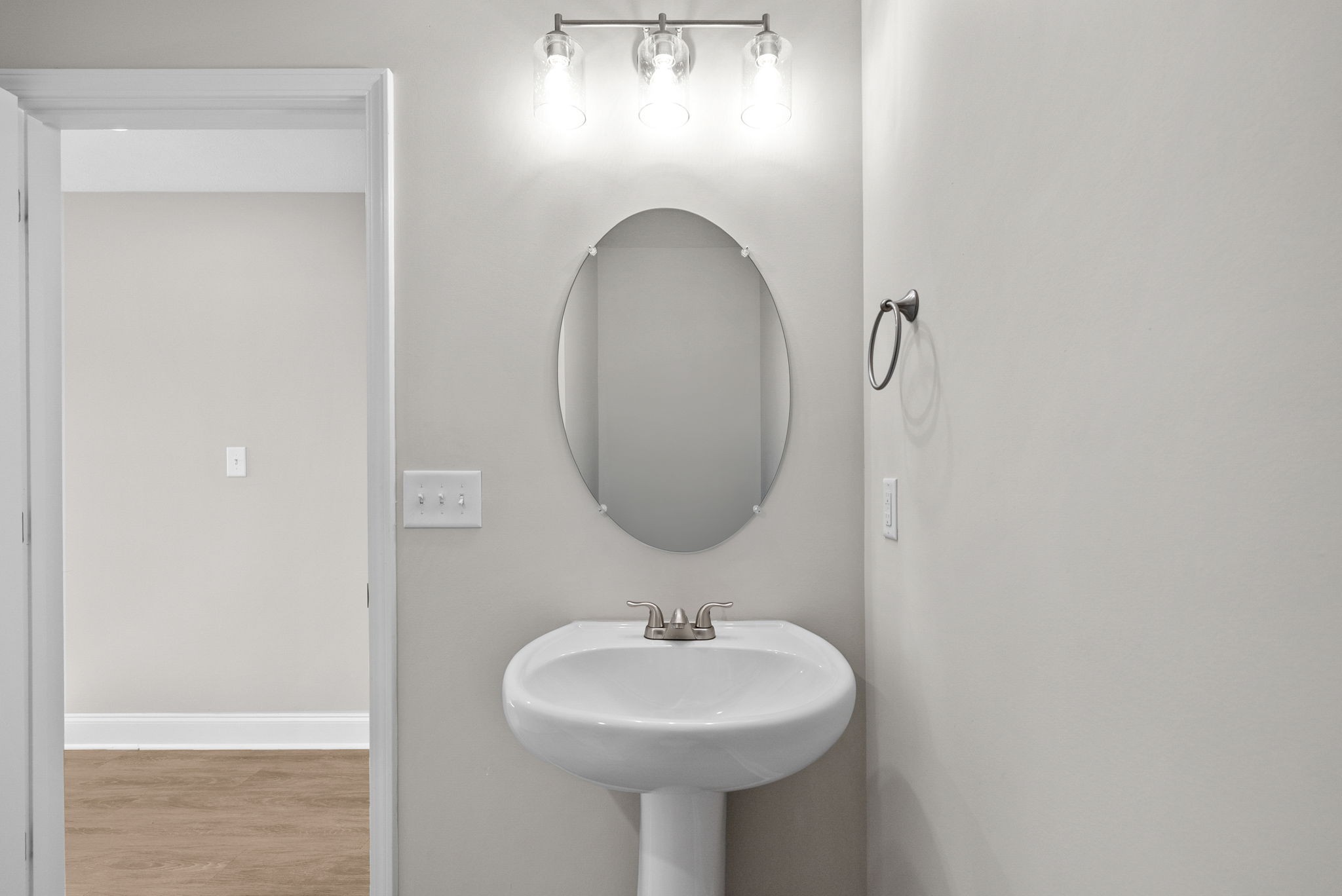 Clarksville, Tennessee 37042, United States, 3 Bedrooms Bedrooms, ,3 BathroomsBathrooms,Residential,Active,225004