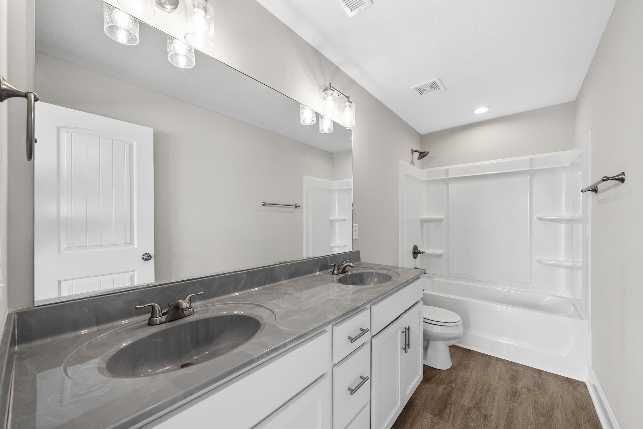 Clarksville, Tennessee 37042, United States, 3 Bedrooms Bedrooms, ,3 BathroomsBathrooms,Residential,Active,225004