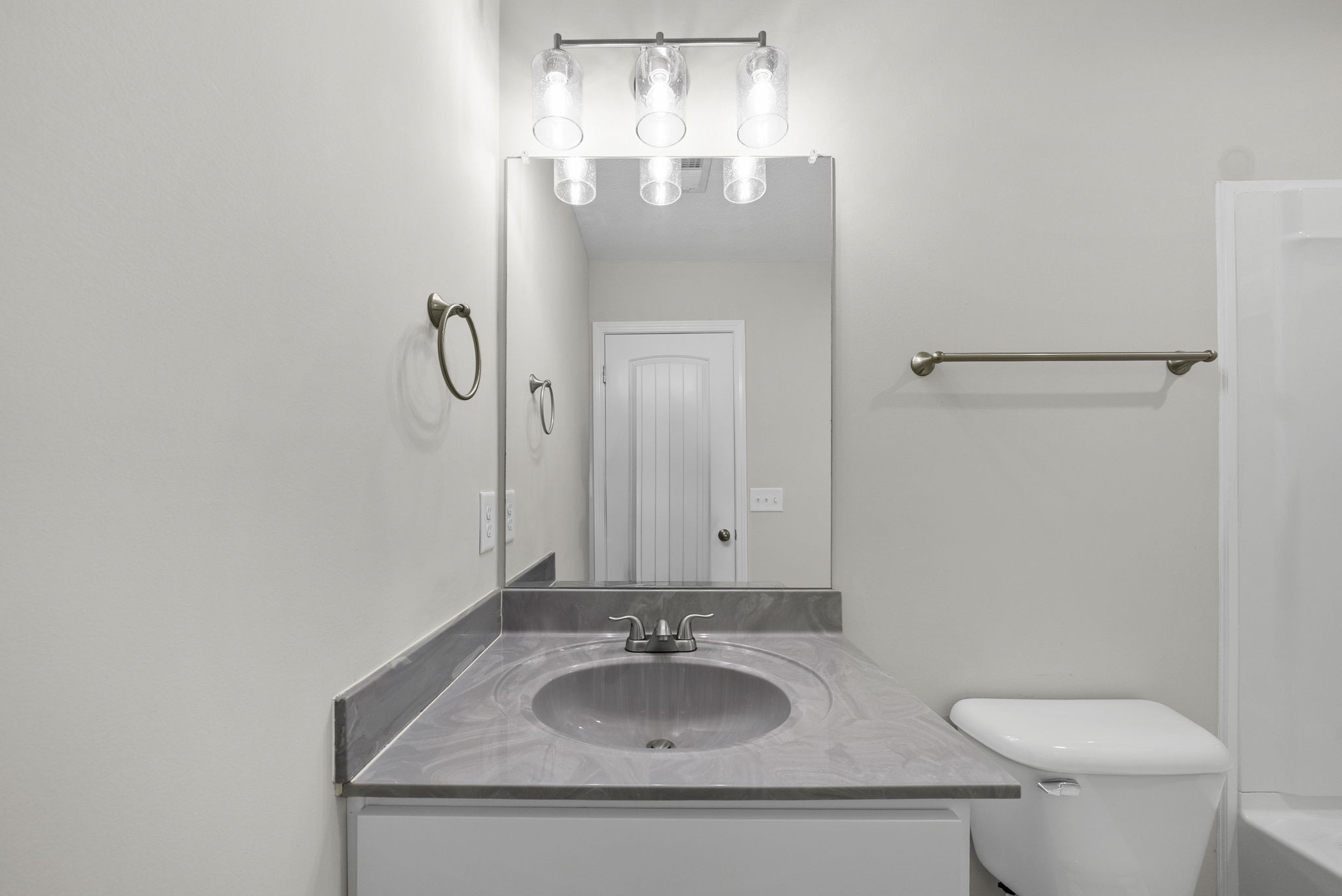 Clarksville, Tennessee 37042, United States, 3 Bedrooms Bedrooms, ,3 BathroomsBathrooms,Residential,Active,225004