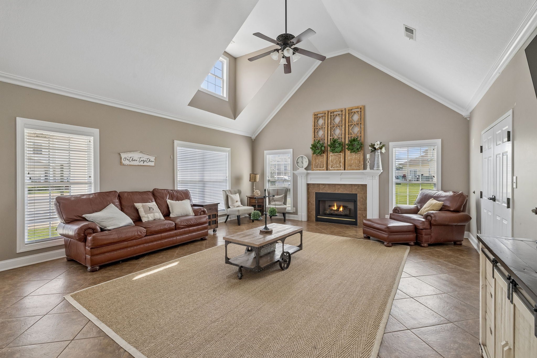 302 Sam Houston Cir