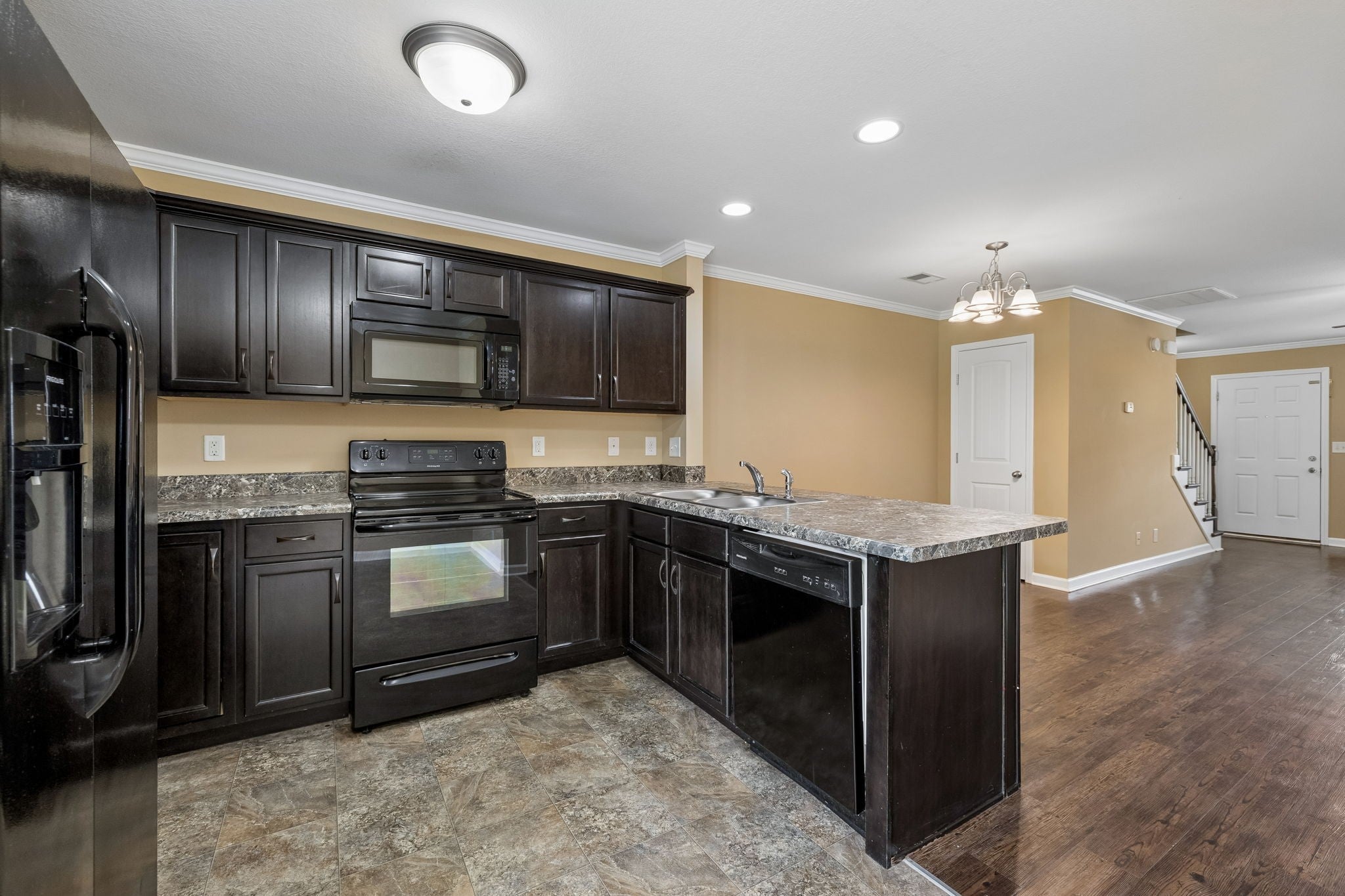 302 Sam Houston Cir