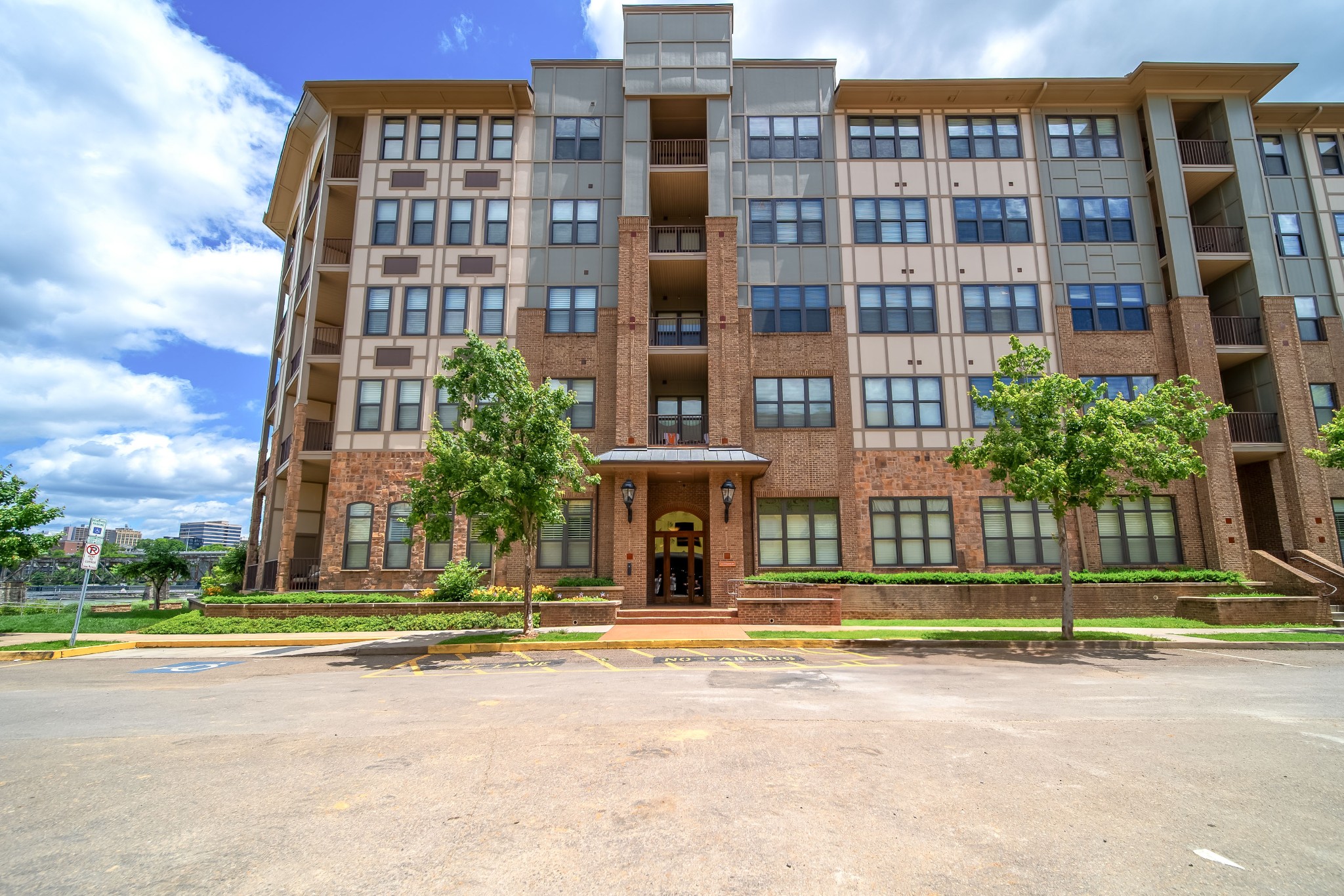 445 W Blount Ave 213