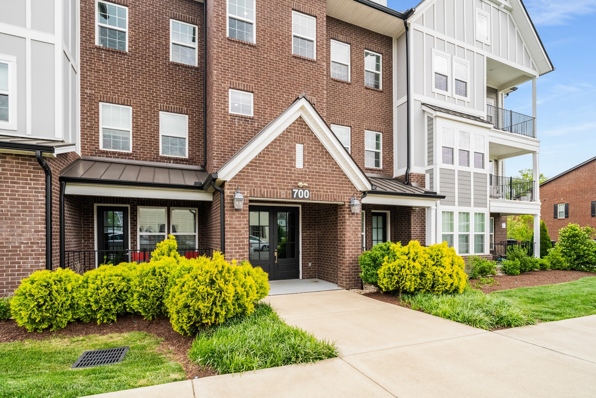 700 Vintage Green Ln 102