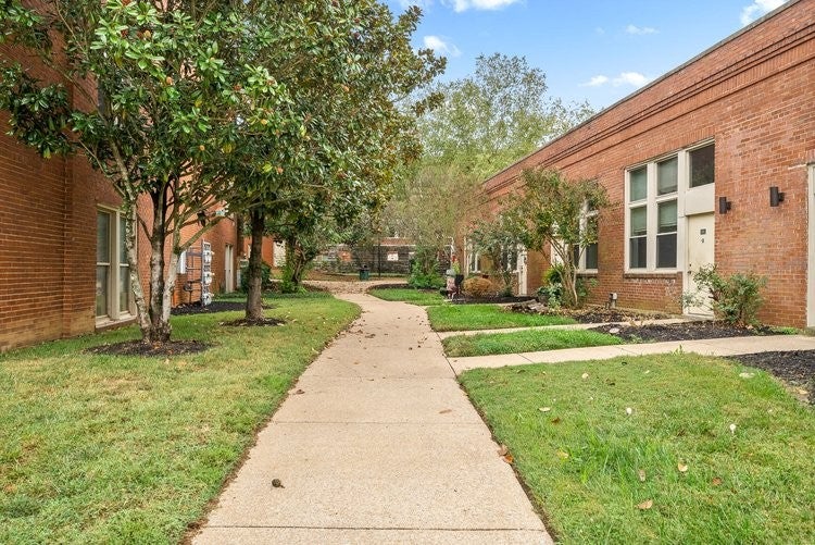 300 Greenwood Ave