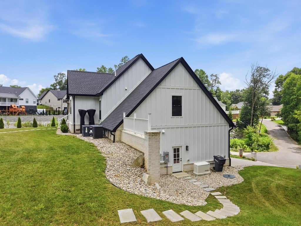 629 Longstreet Dr