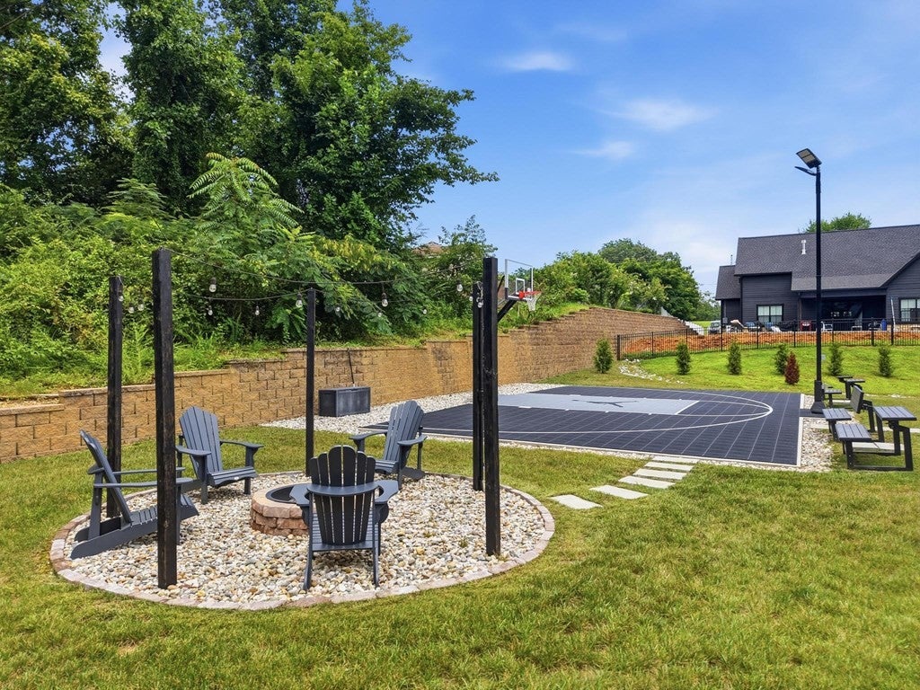 629 Longstreet Dr