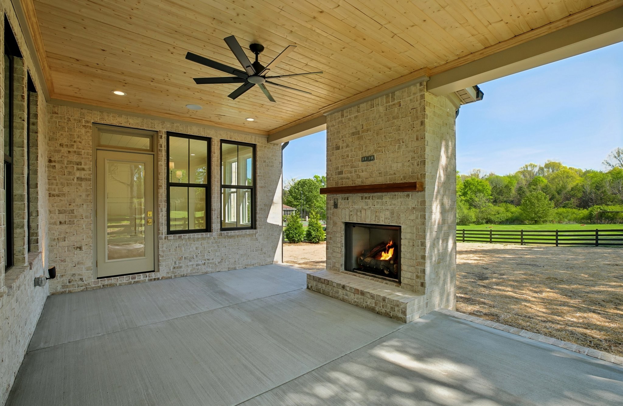 859 Brook Trl