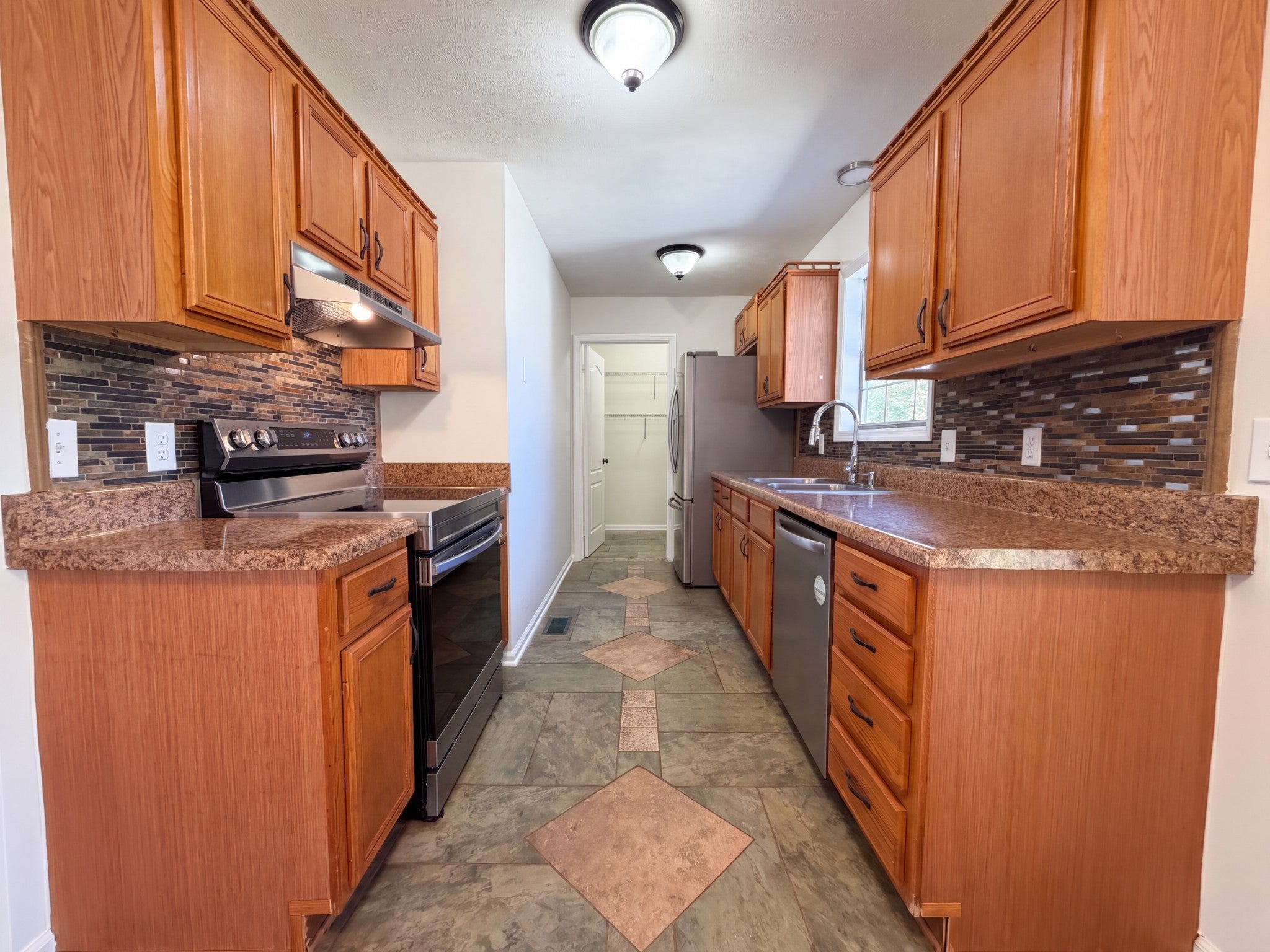 1037 Shadowbrook Dr