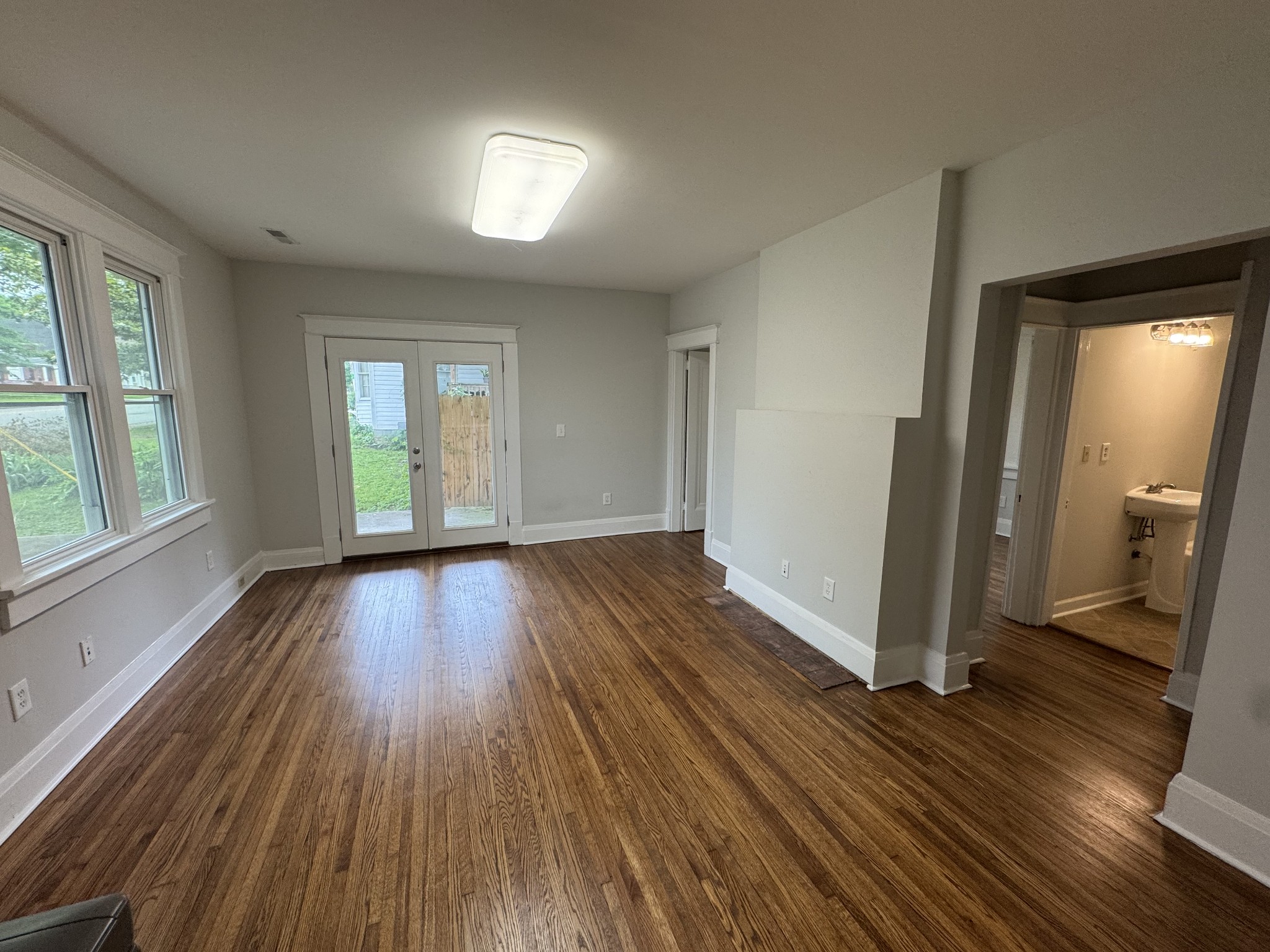 106 S Tarver Ave