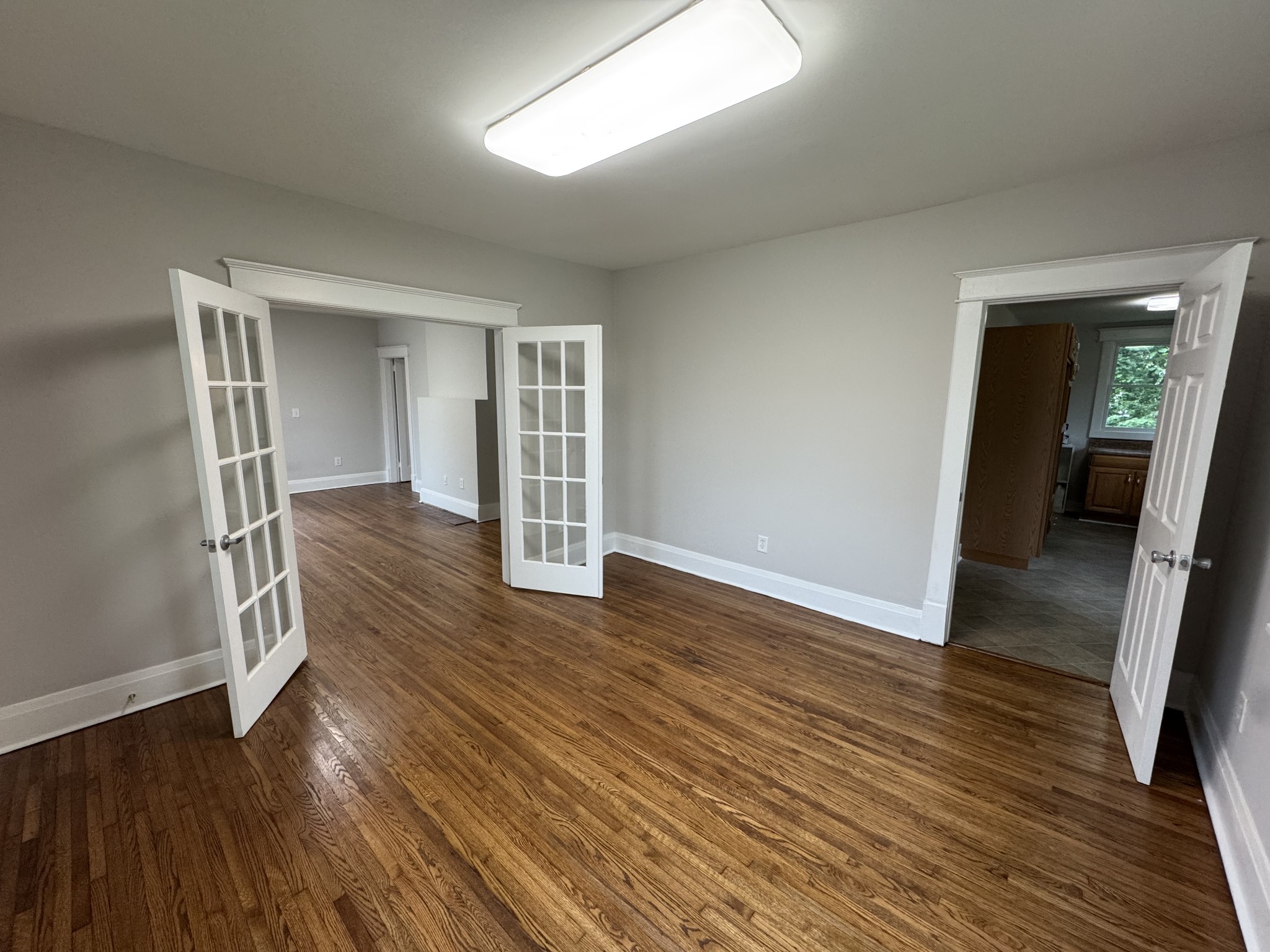106 S Tarver Ave