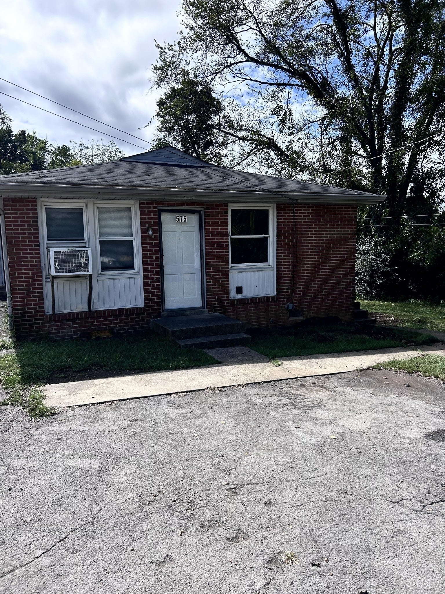 2.0-bed rental at 575 Annex Ct