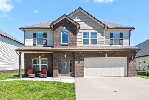 1613 Kestrel Dr Clarksville TN 37040