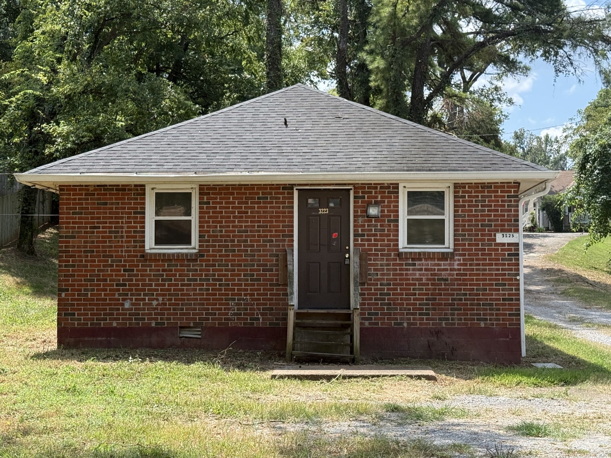 listing at 3223 Curtis St, Nashville