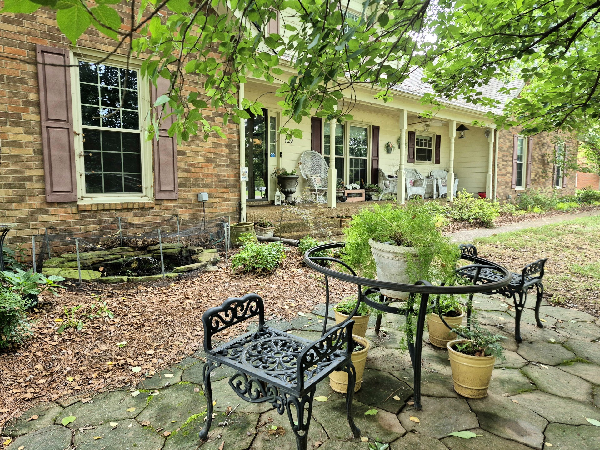 129 W Ridge Dr