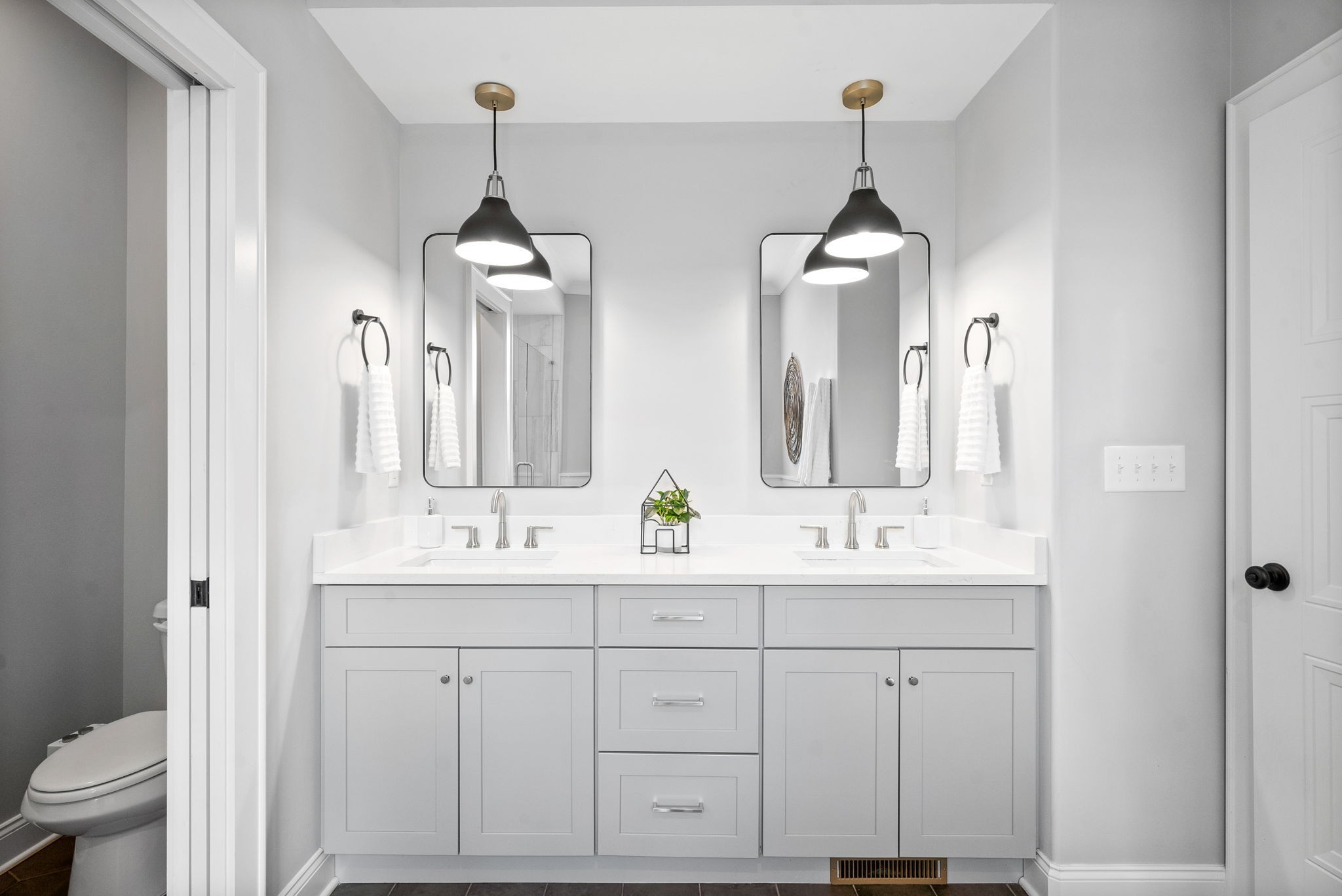 Clarksville, Tennessee 37043, United States, 5 Bedrooms Bedrooms, ,5 BathroomsBathrooms,Residential,Active,212702