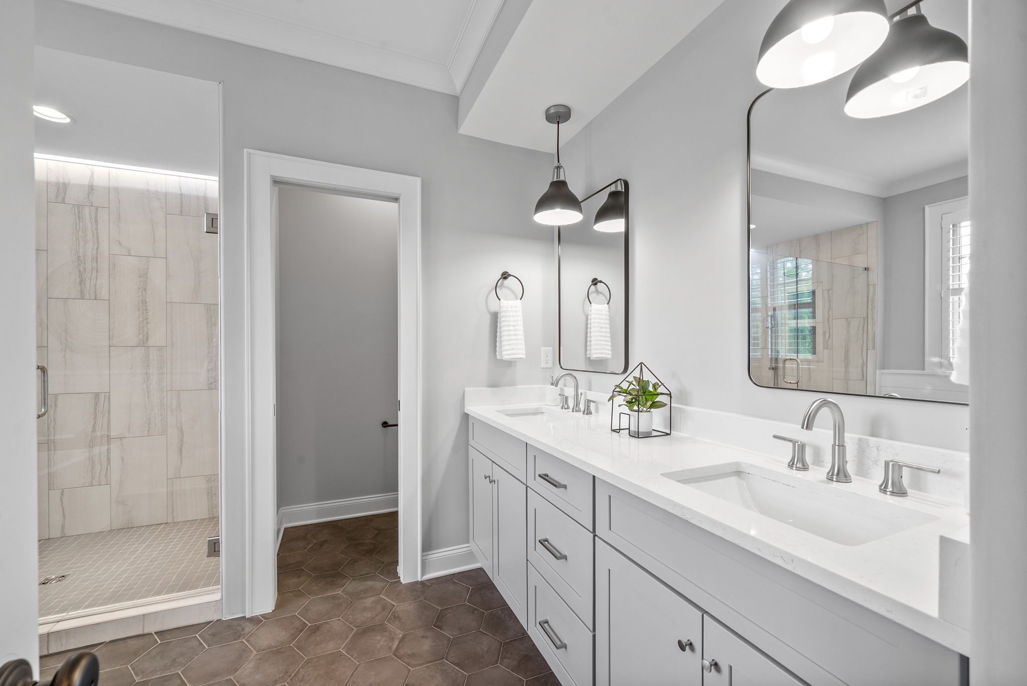 Clarksville, Tennessee 37043, United States, 5 Bedrooms Bedrooms, ,5 BathroomsBathrooms,Residential,Active,212702