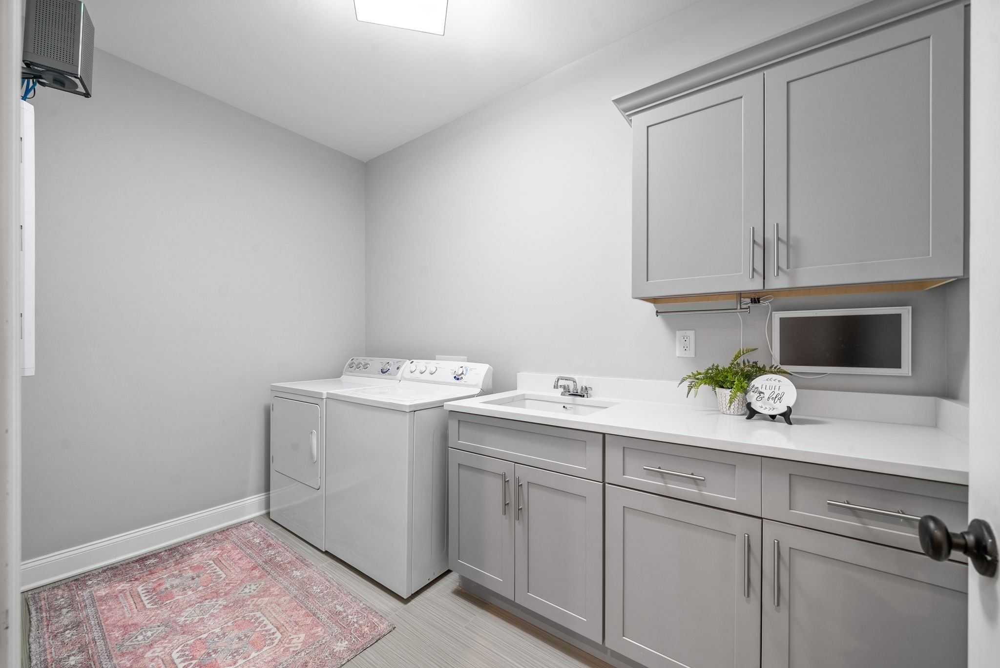 Clarksville, Tennessee 37043, United States, 5 Bedrooms Bedrooms, ,5 BathroomsBathrooms,Residential,Active,212702