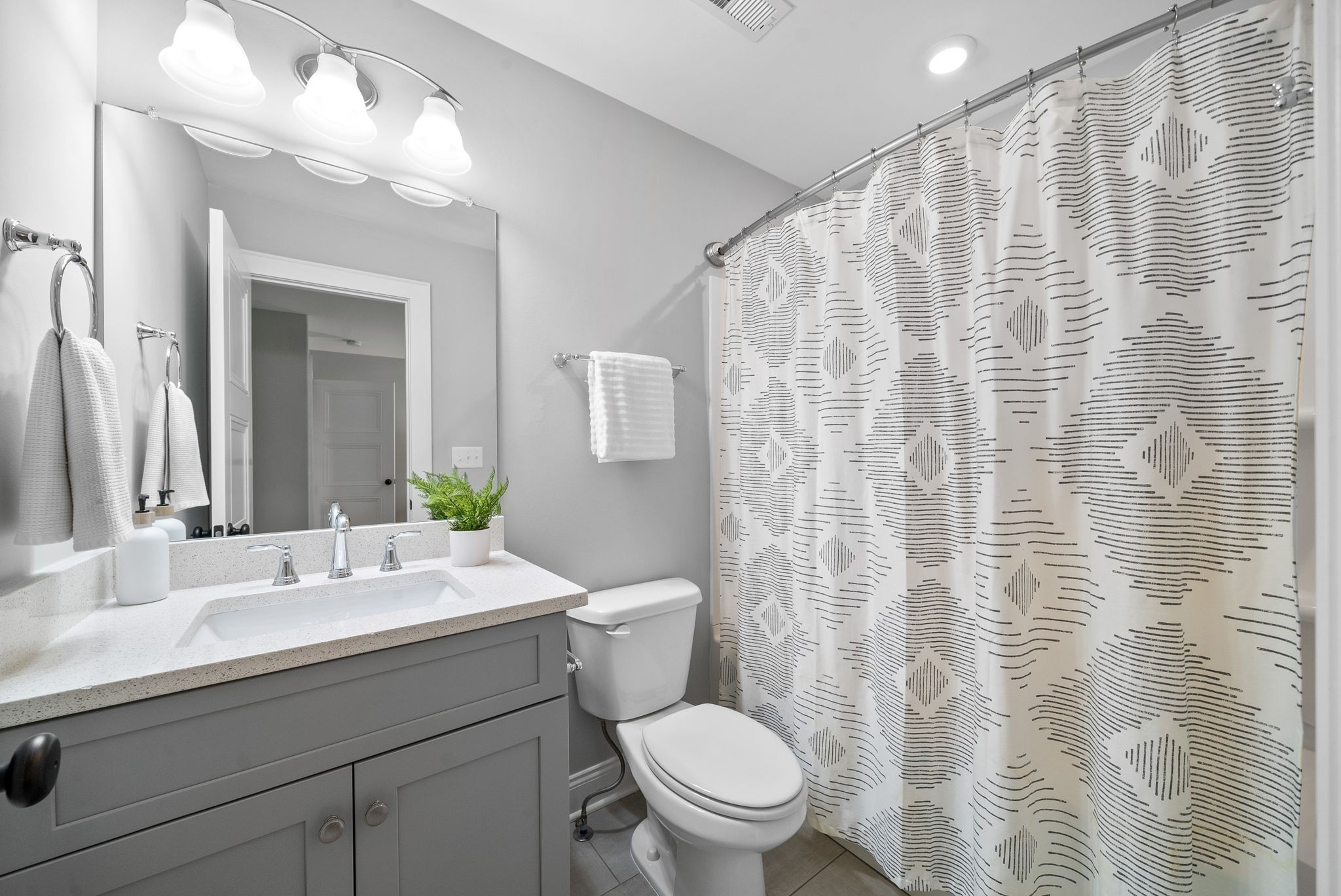 Clarksville, Tennessee 37043, United States, 5 Bedrooms Bedrooms, ,5 BathroomsBathrooms,Residential,Active,212702