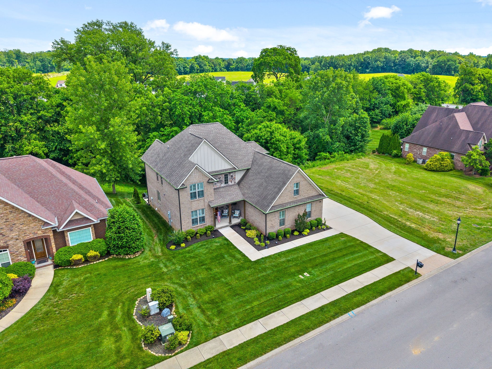 Clarksville, Tennessee 37043, United States, 5 Bedrooms Bedrooms, ,5 BathroomsBathrooms,Residential,Active,212702