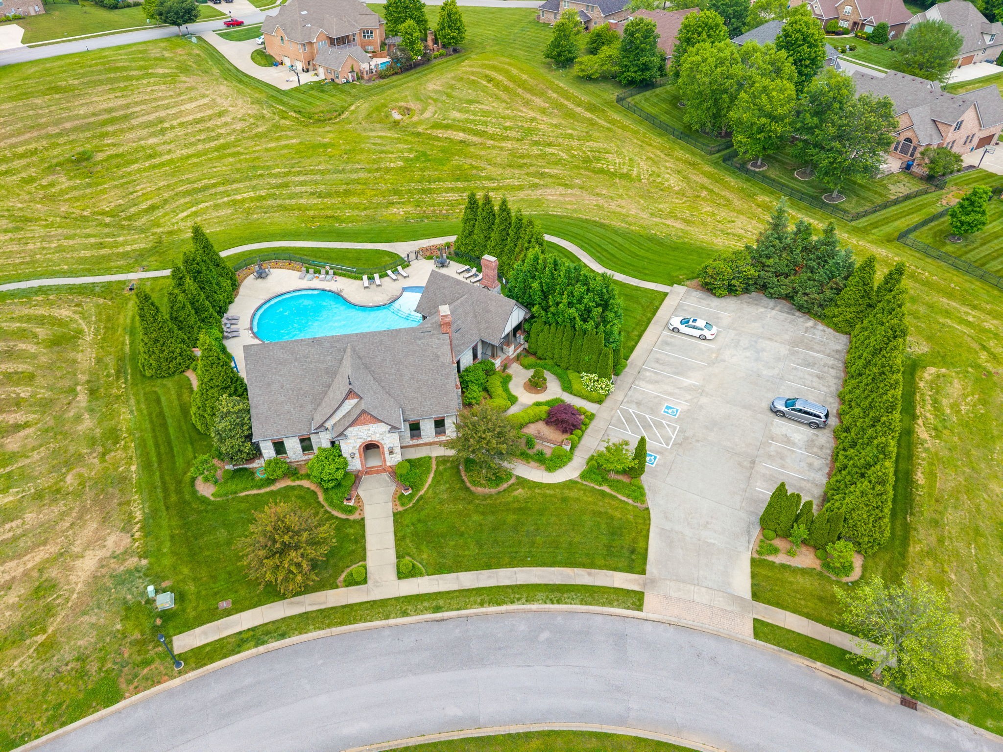 Clarksville, Tennessee 37043, United States, 5 Bedrooms Bedrooms, ,5 BathroomsBathrooms,Residential,Active,212702