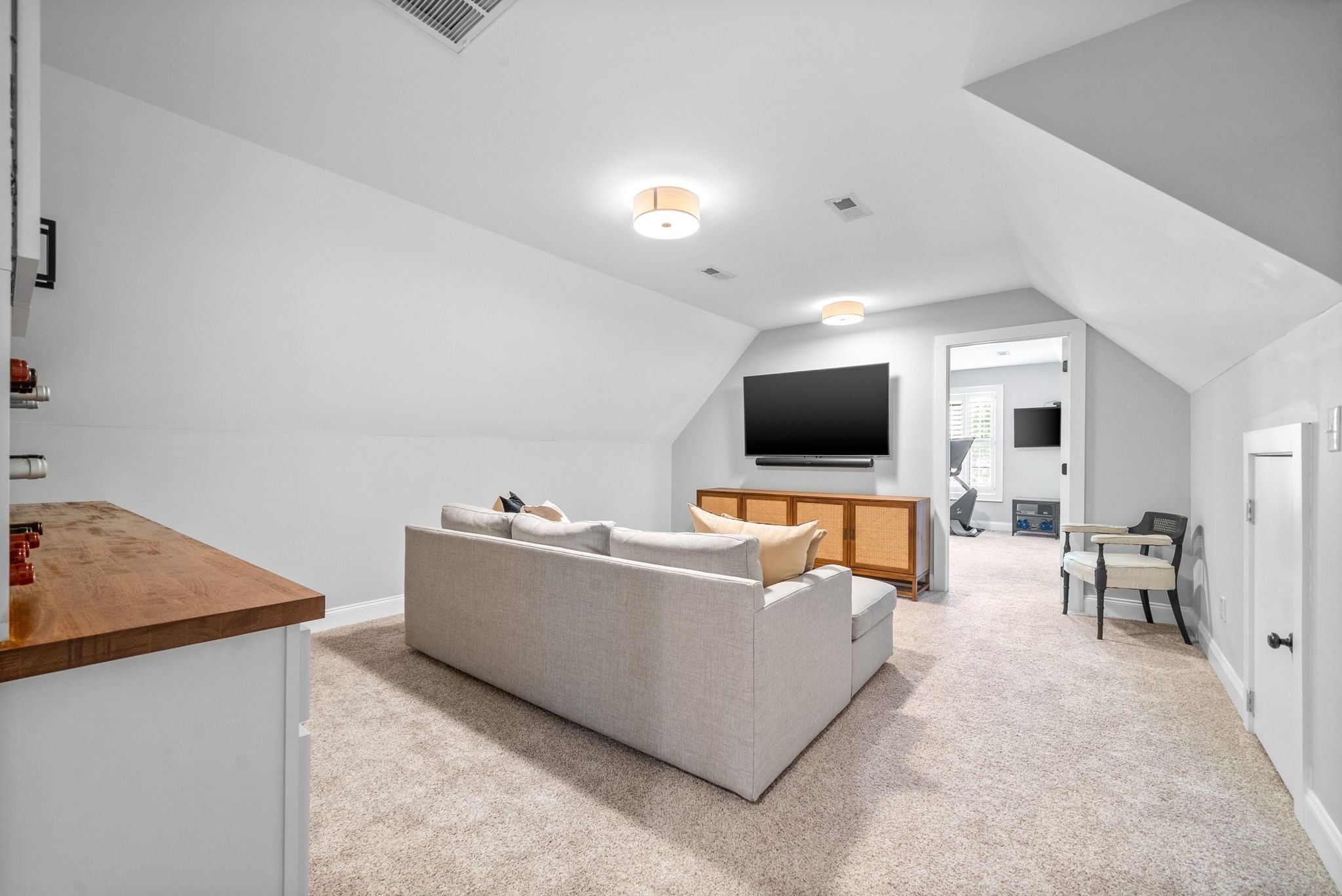 Clarksville, Tennessee 37043, United States, 5 Bedrooms Bedrooms, ,5 BathroomsBathrooms,Residential,Active,212702