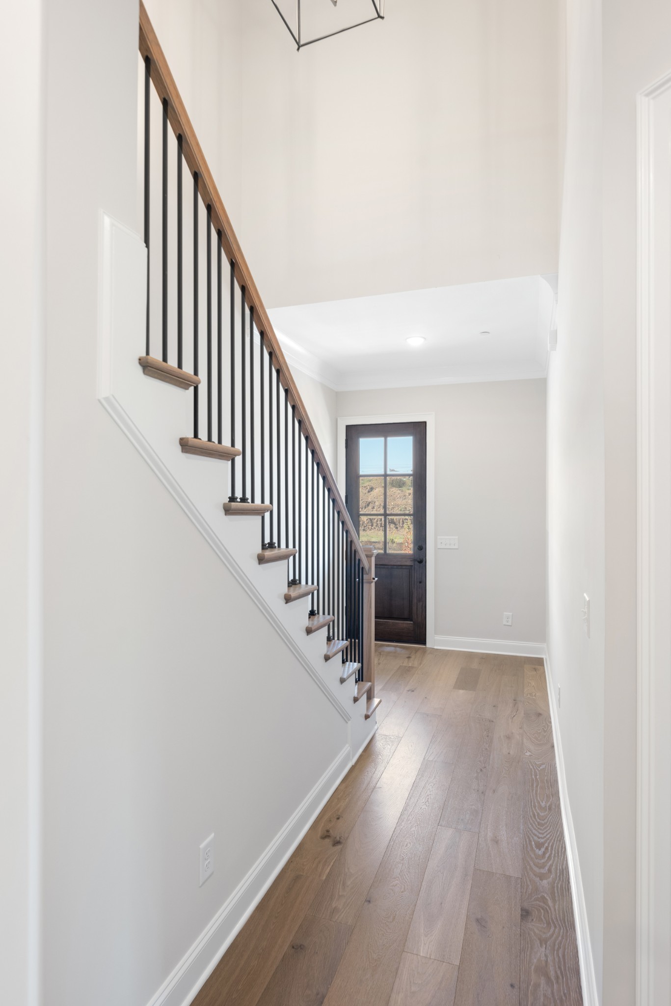 2115 Hollydale Alley