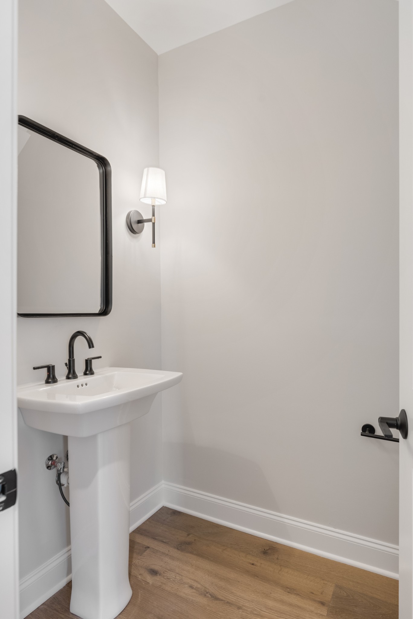 2115 Hollydale Alley