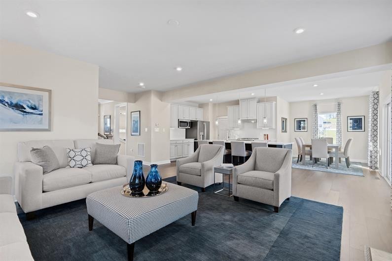 2073 Huntington Lane