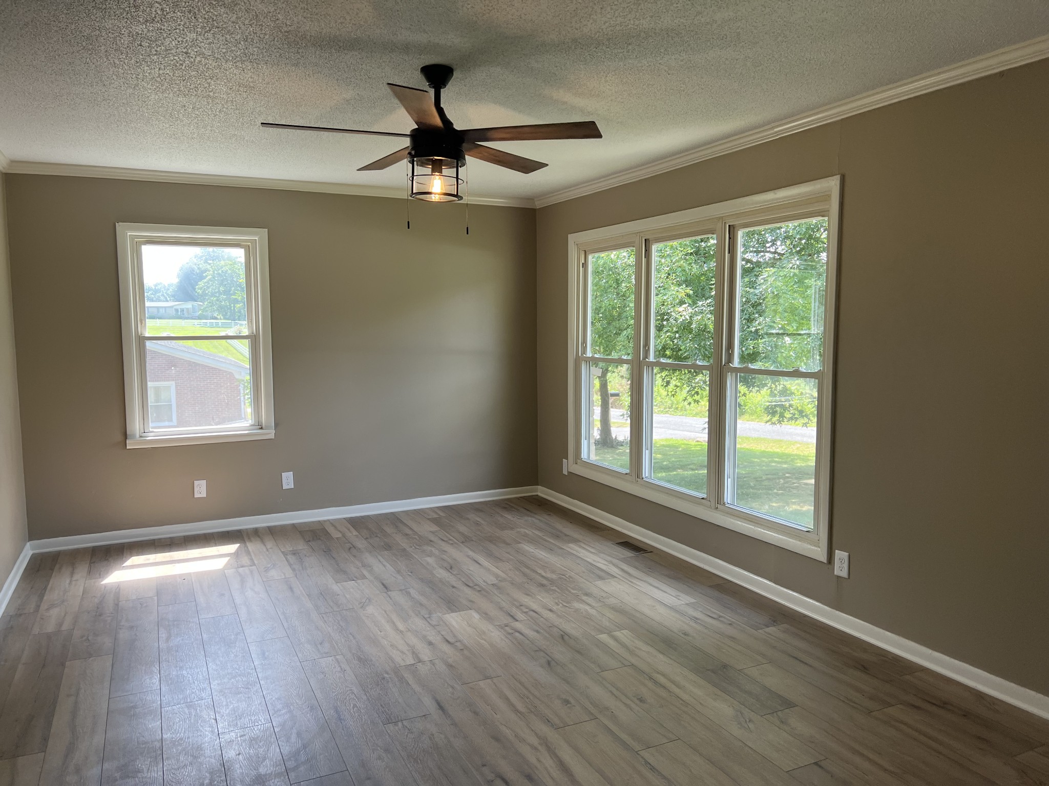 208 Skyline Dr
