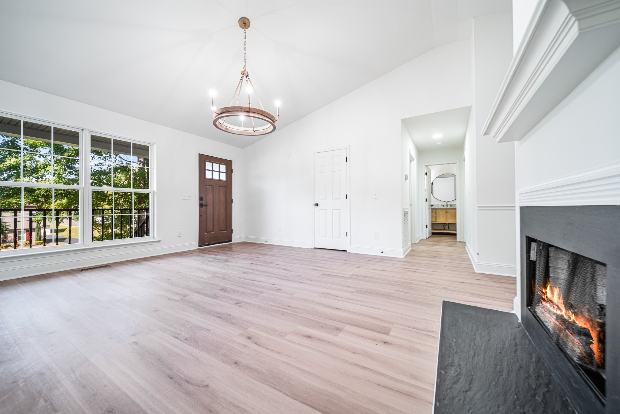 812 Hunters Crossing Ln